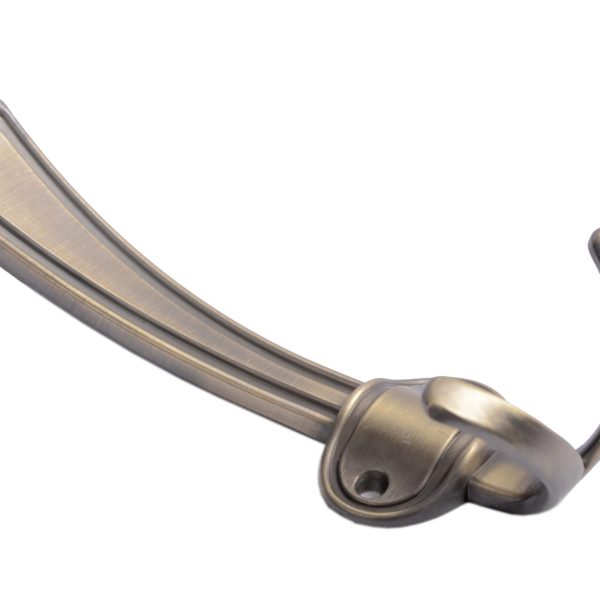 علاقة ملابس انتيك لون برونز